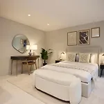 The Letchford Garden Mews - Elegant 2Bdr House With Garden & Patio