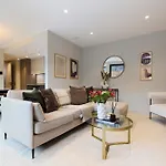 The Letchford Garden Mews - Elegant 2Bdr House With Garden & Patio