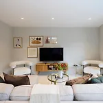 The Letchford Garden Mews - Elegant 2Bdr House With Garden & Patio