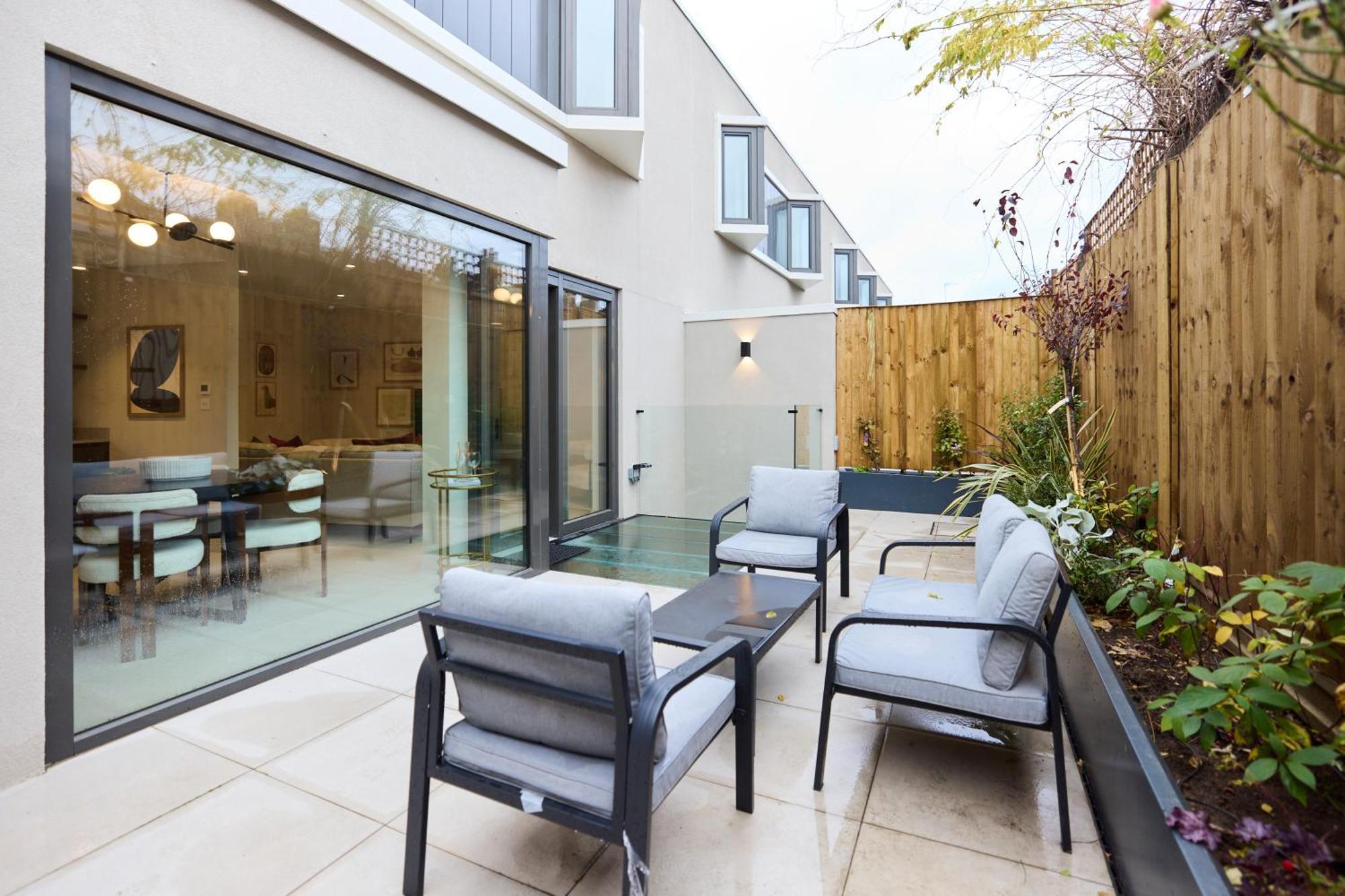 Appartamento The Letchford Garden Mews - Elegant 2bdr House With Garden & Patio Londra